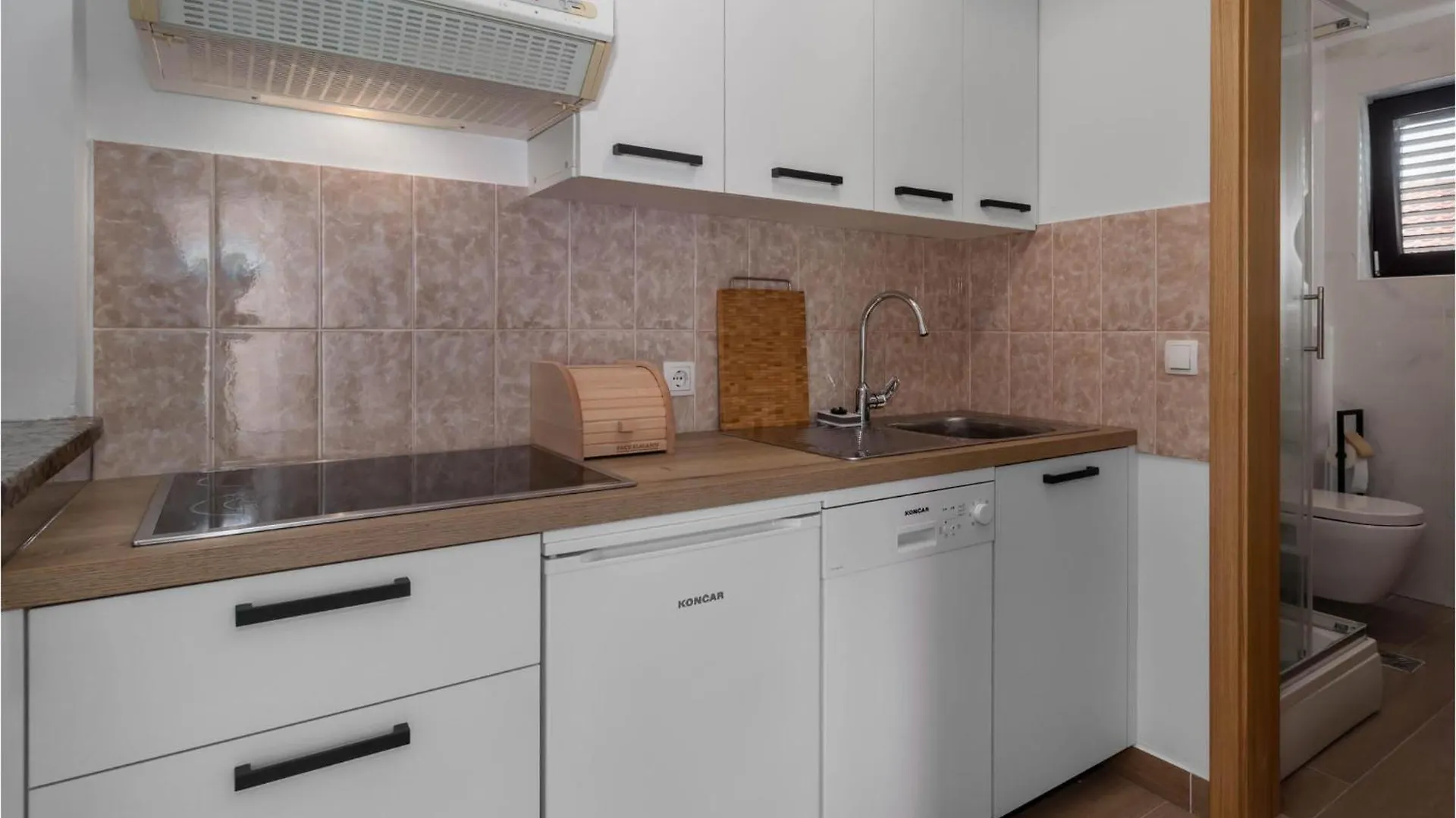 2 Bedroom Lovely Apartment In Jadranovo Croatia