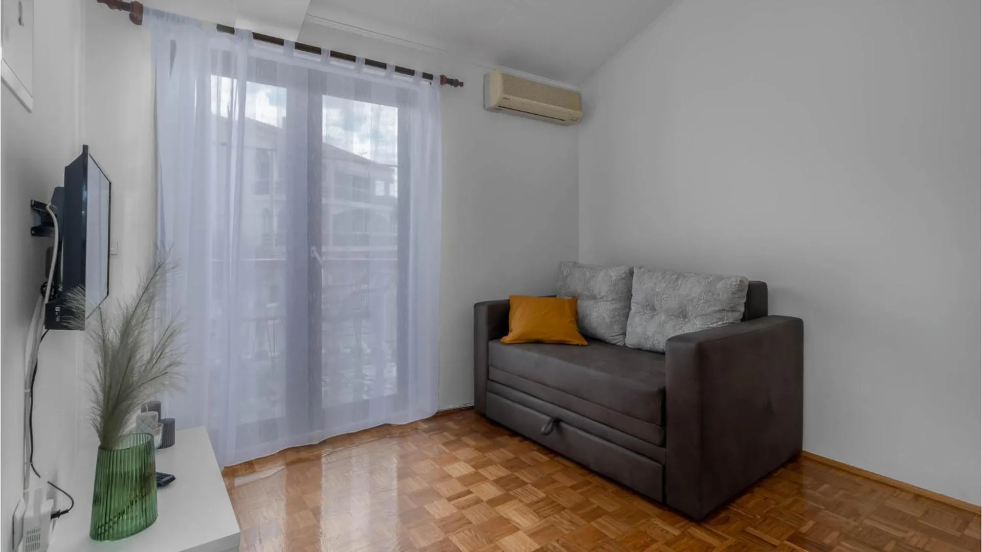 2 Bedroom Lovely Apartment In Jadranovo 0*,