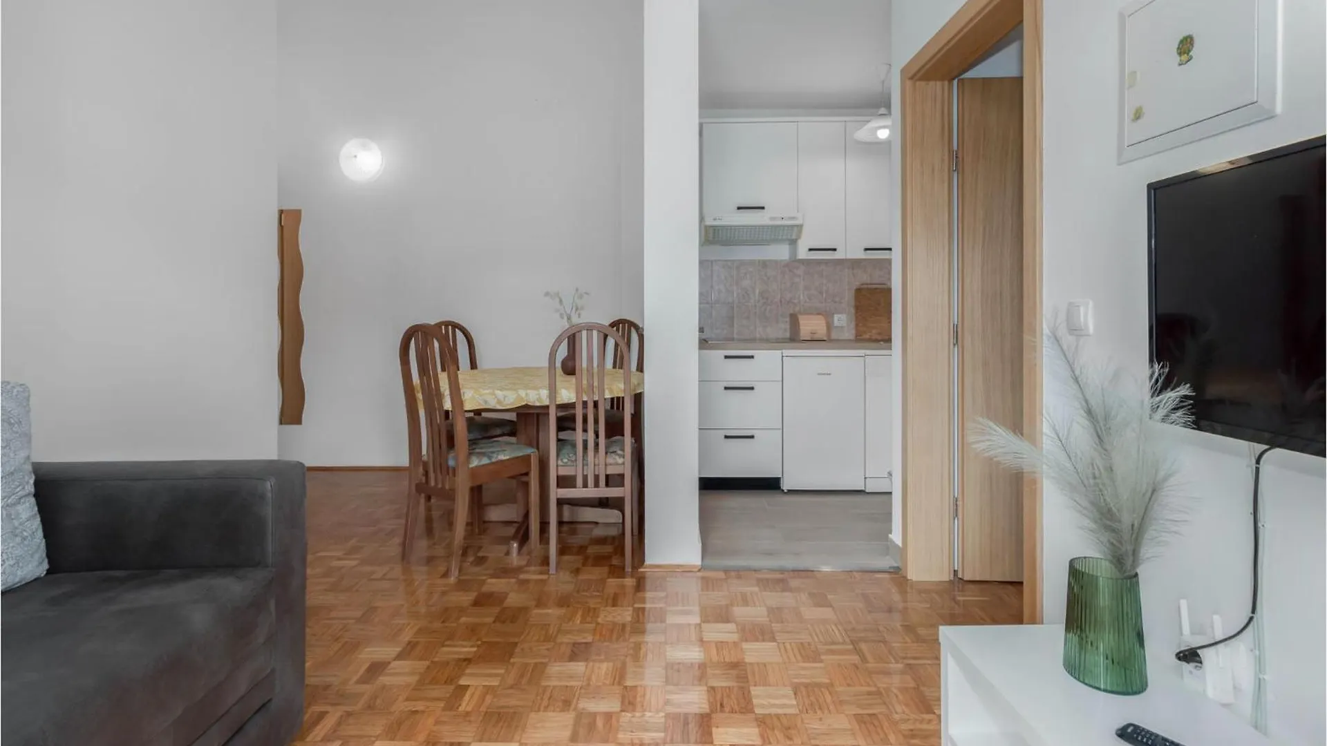2 Bedroom Lovely Apartment In Jadranovo