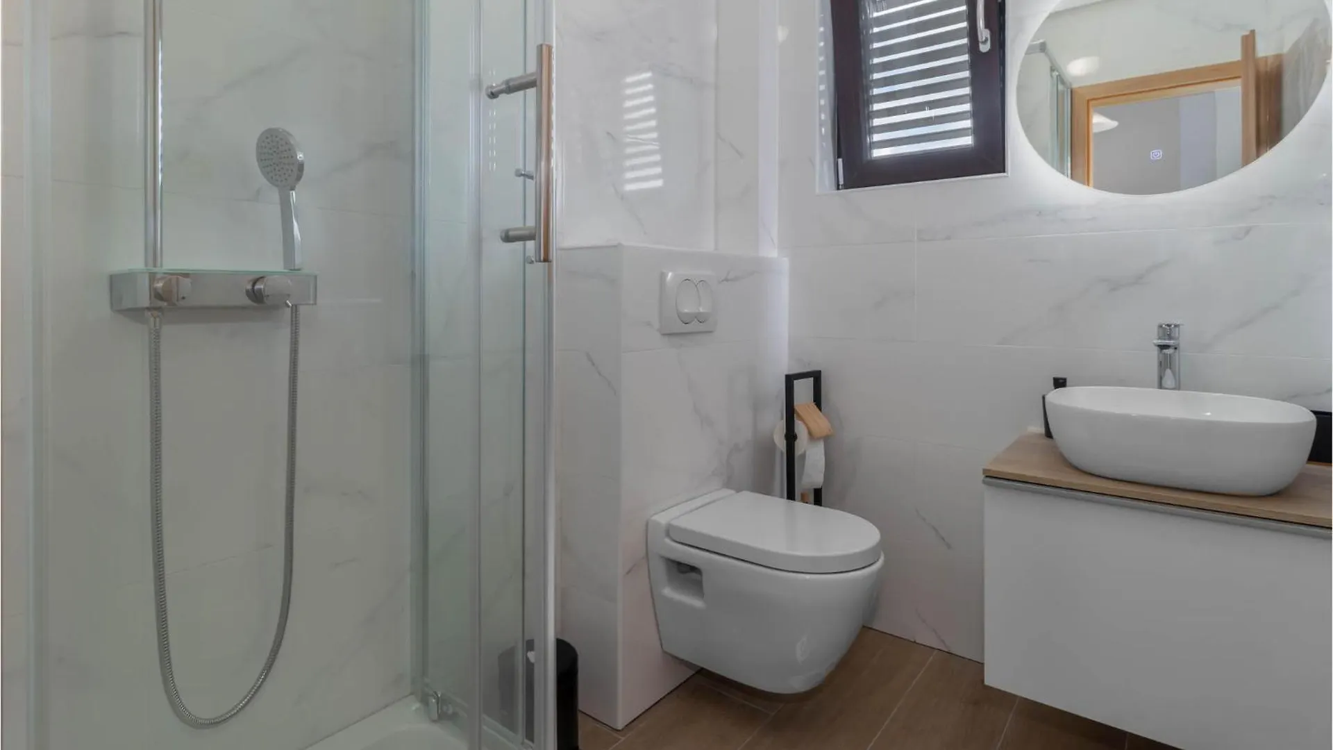 2 Bedroom Lovely Apartment In Jadranovo
